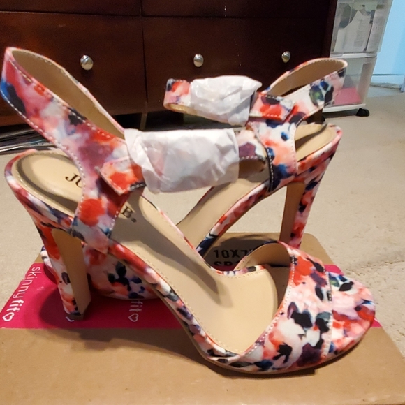Floral heels - Picture 3 of 3